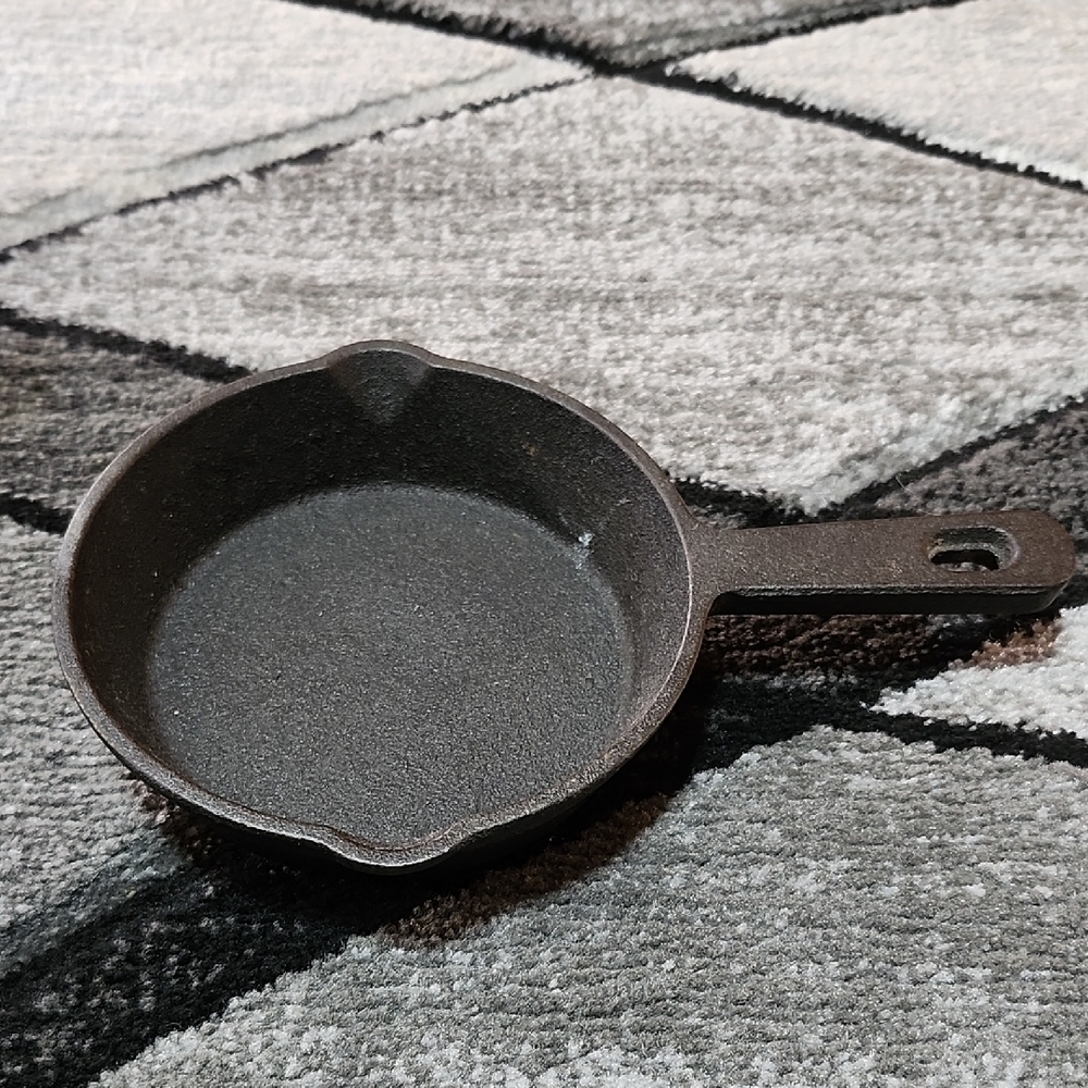 CROFTON 6" CAST IRON SKILLET SMALL-BATCH COOKING